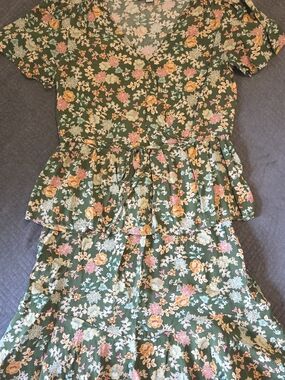Womens LOFT Floral Tiered Green Skirt And Blouse with Green and Yellow Accents